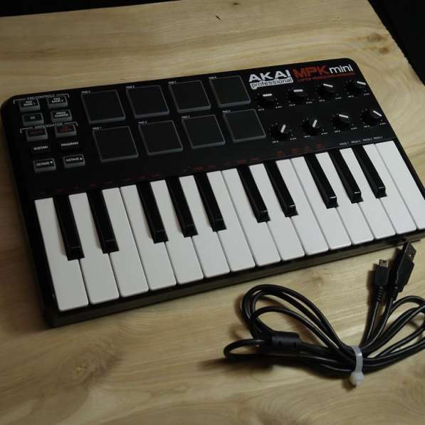 MIDI клавиатура AKAI mini MPK MK1 в Москве фото 4