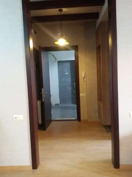 Продается 2-комнатная квартира в сентреТбилиси смеюелбю в фото 10