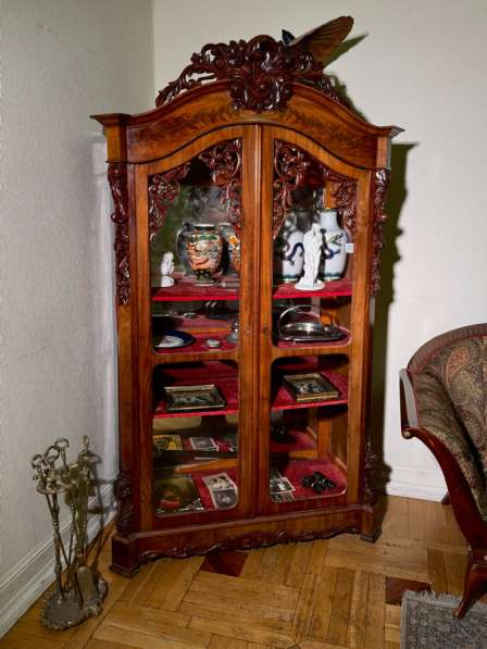 Антикварная витрина 20 века