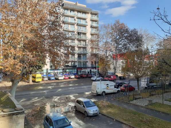Просторная трехкомнатная квартира в Тбилиси в фото 7