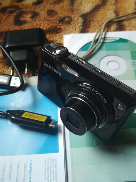 Фотоаппарат SAMSUNG PL150 с двумя дисплеями