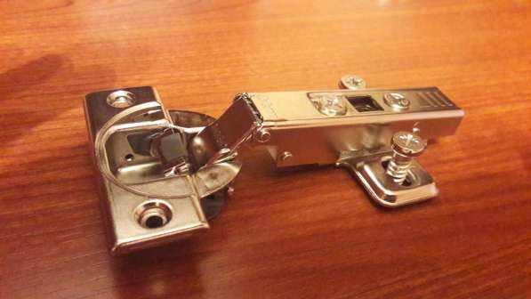 Петли накладные с доводчиком BLUM