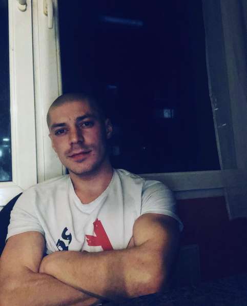 Miroslav, 25 лет, хочет найти новых друзей