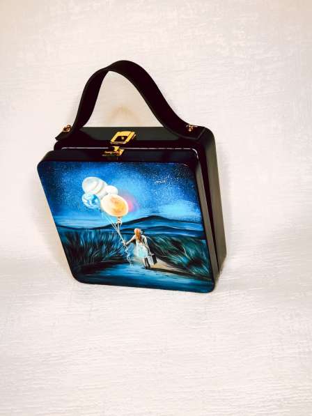 Авторская сумочка с художественной росписью в фото 3