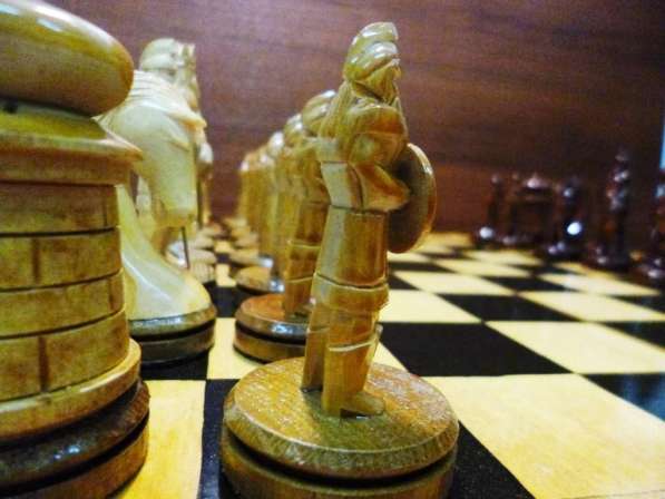 Игра шахматы/нарды сувенирные из дерева ручной работы