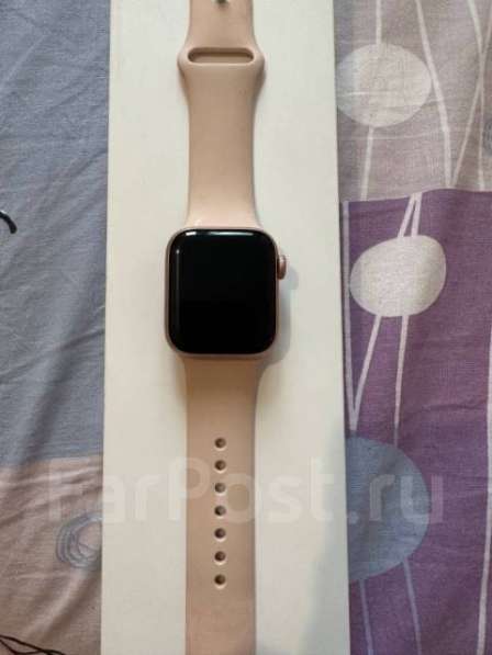 Продам Apple Watch SE 40mm в Владивостоке