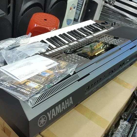 Yamahas PSR-SX900 61-Key Arranger Workstation Keyboard