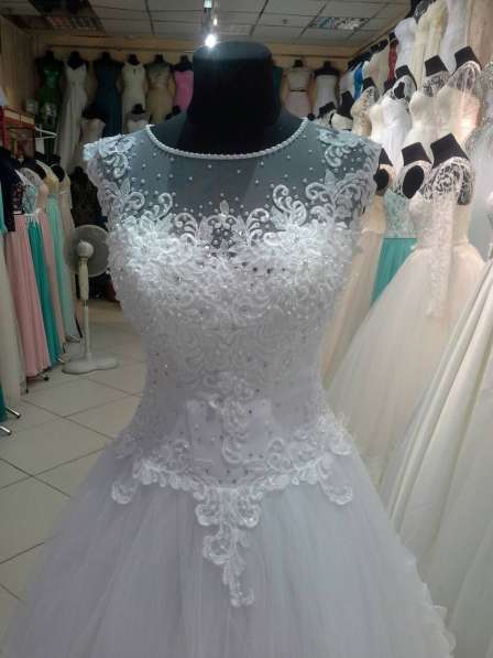 Продам свадебное плате с 3Д цветами, размер 44 в Москве фото 3