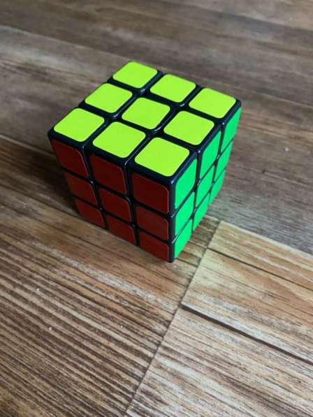 Кубик Рубика яркий в Ессентуках
