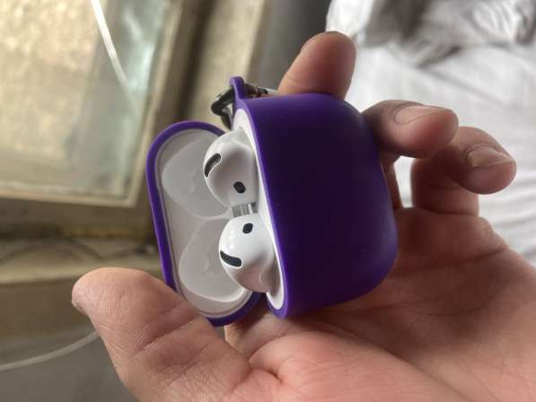AirPods 4