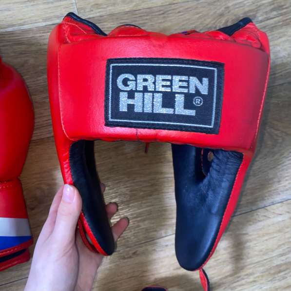 Шлем и перчатки боксерские