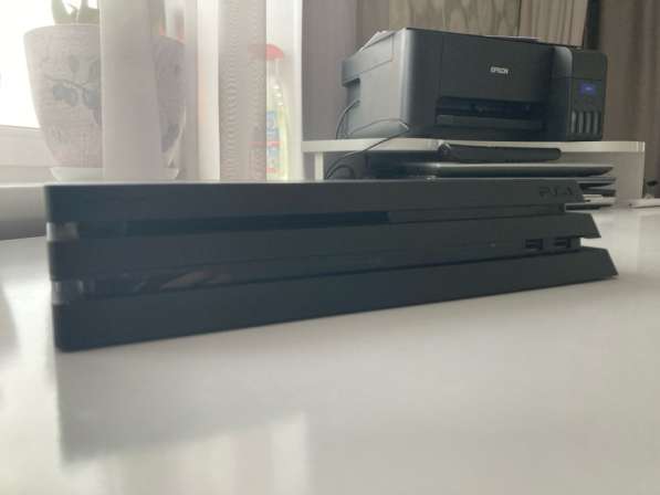 Sony PlayStation 4 pro +2 геймпад в Красноярске фото 5