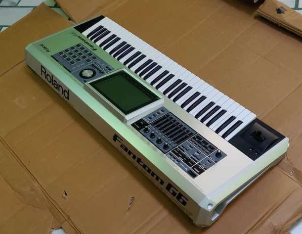 New Roland Fantom G6 Digital Keyboard