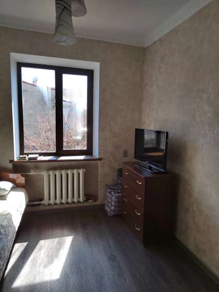 Комната в трёхкомнатной квартире в Севастополе фото 17