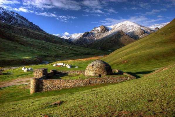 Экскурсионные туры по Кыргызстану Таш-Рабат на высоте 3600 м