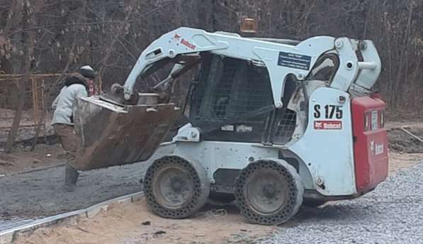 Аренда минипогрузчика BobCat Бобкат в Москве фото 3