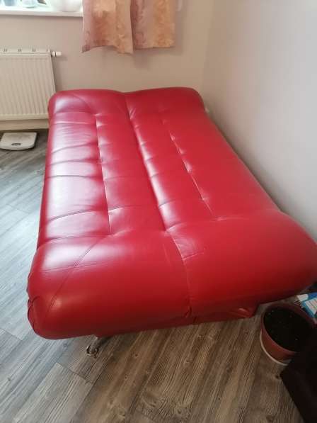 Срочно продаётся диван из кожзама в Москве