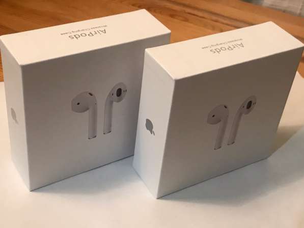 AirPods 2 with wireless charging case