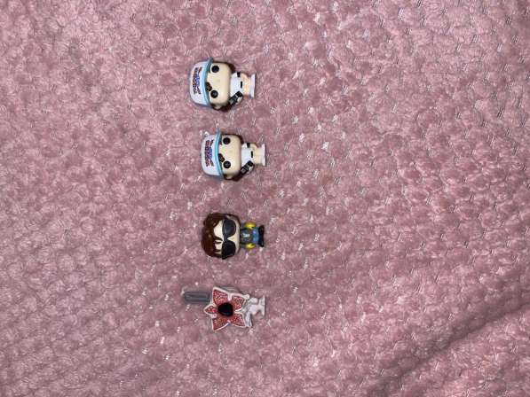 Фигурки очень странные дела, по 300 рублей