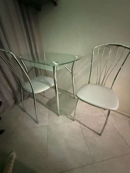 Продам стол и стулья в Томске