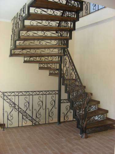 Лестницы металлические и перила на заказ в Екатеринбурге фото 7