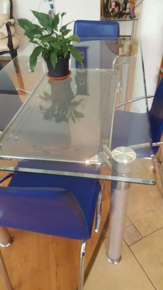 Продам кухонный стеклянный стол с 6 стульями современного ди