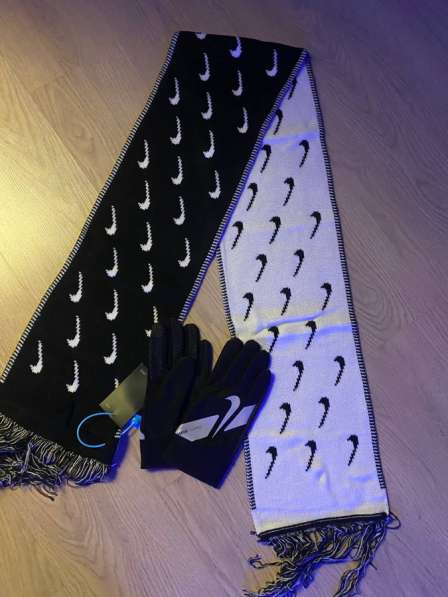 Комплект шарф Nike swoosh, перчатки Nike Hyper Warm