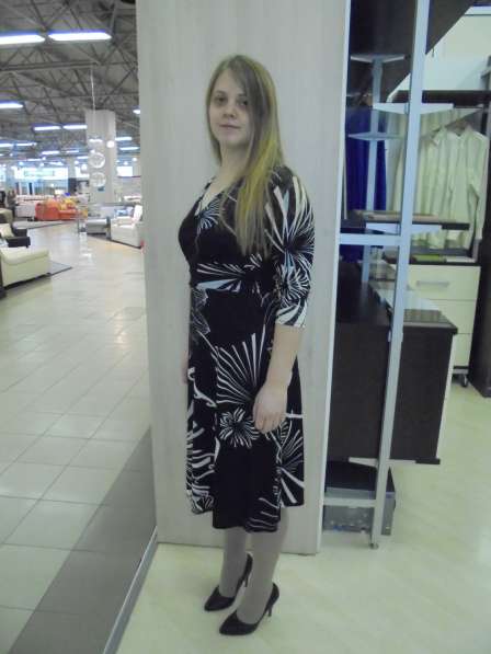 Платье НОВОЕ, черное с принтом, р.44-50 в Москве фото 3