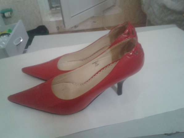 Красные и черные туфли, размер 40 и 41