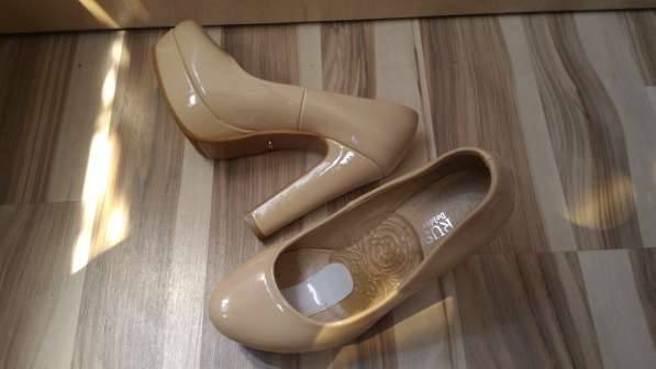 Продам бежевые туфли женские в фото 4