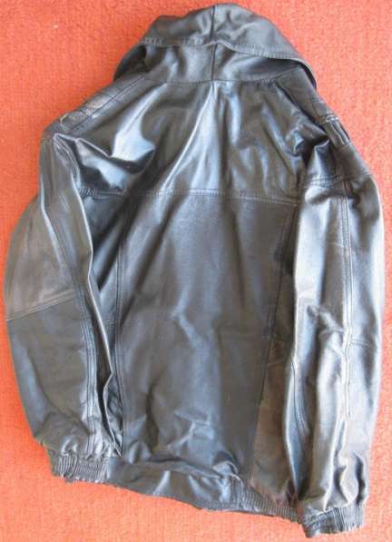 Куртка 46 размера чёрная кожаная в Сыктывкаре