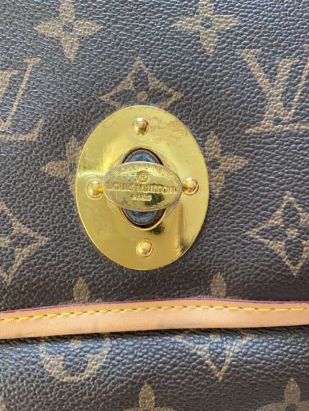 Louis Vuitton сумка кожаная в фото 7
