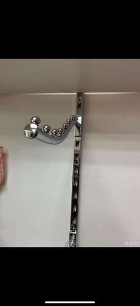 Крепыши на сцену для вешалки