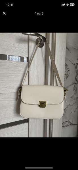 Белая маленькая сумочка