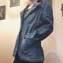 Джинсовая куртка-пиджак на пуговице синяя; темно-синяя, в Москве