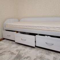 Кровать 2,0 м с матрасом, в Новом Уренгое