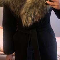 Пальто женское зимнее с натуральным мехом, в Москве