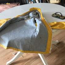 Дождевик желтый, в Москве