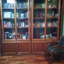 Подарю книжные шкафы с хорошими книгами, в Москве