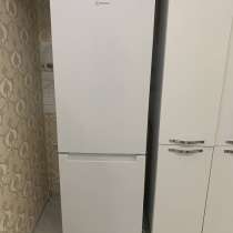 Холодильник Indesit ITS 4180 W, белый, в г.Рустави
