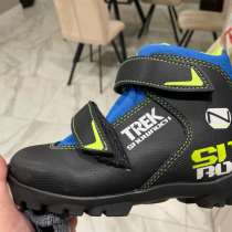 Продам лыжные детские ботинки, в Кирове