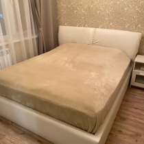 Двуспальная кровать с матрасом, в Хабаровске